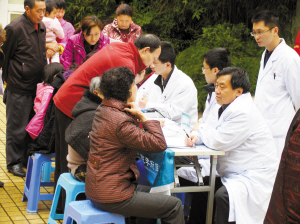 “智慧医疗”服务基层群众 社区医院就能问诊专家