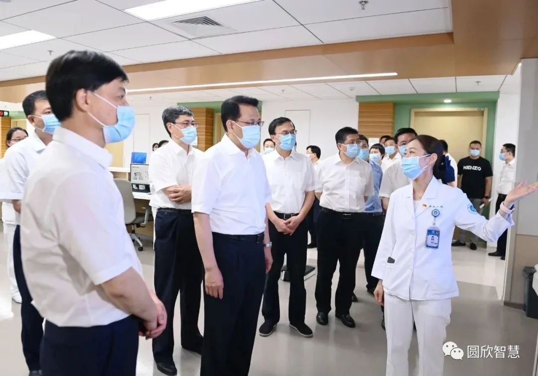 以数字化手段持续赋能医疗服务！省委书记袁家军考察浙大一院总部