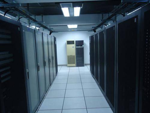 智慧医院的总体架构,以布线网络为基础,一方面集成医院建筑智能化系统和医疗智能化_邮件系统总体架构_办公管理系统总体架构