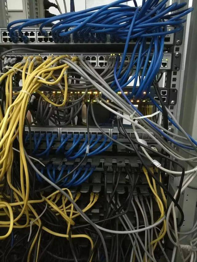 办公管理系统总体架构_邮件系统总体架构_智慧医院的总体架构,以布线网络为基础,一方面集成医院建筑智能化系统和医疗智能化