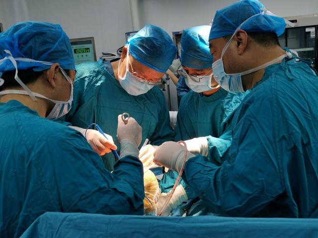 医疗健康家门口看病_梦见带家人去医院看病_去香港看病签证找港安健康