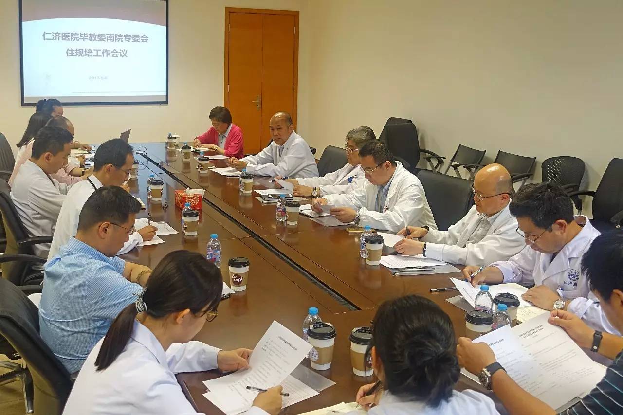 微信小程序怎么开发自己的小程序_开发小程序需要什么_医院小程序开发